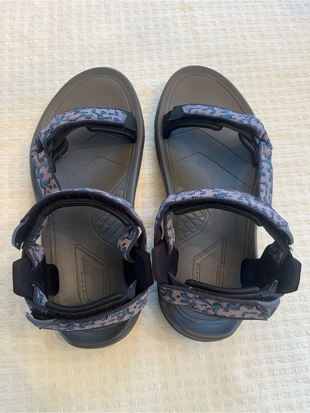 Teva Terra Fi5 Universal Sz 9 Black Sandals with Blue and Pink Webbing